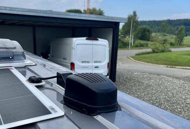Montage der FTS Complete Car auf einem Kastenwagen von van4living Montage des 5G Routers von van4living