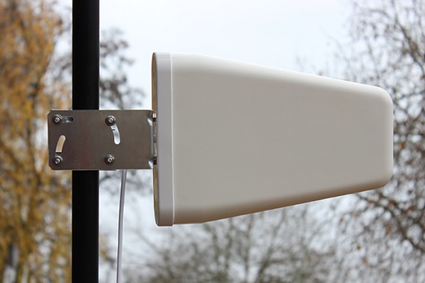 Delock LTE Antenne SMA Stecker mit Anschlusskabel (RG-58, 5 m) weiß outdoor