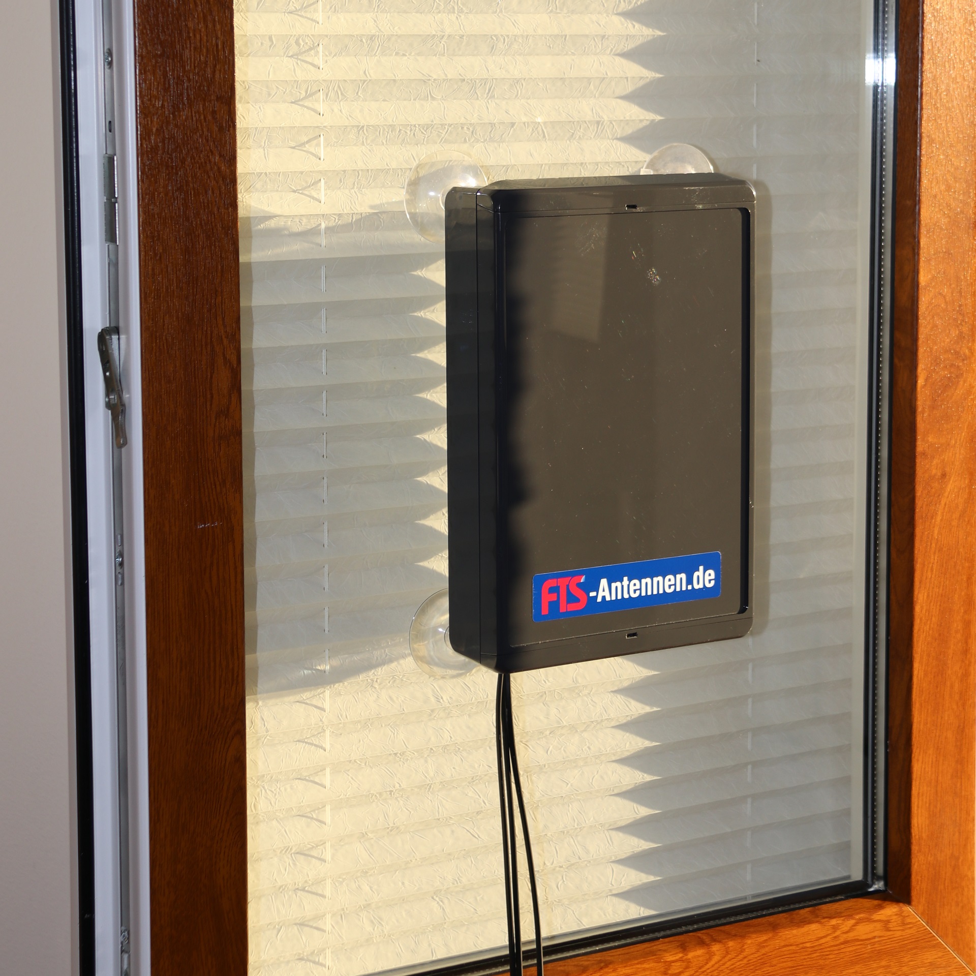 96381_fts_complete_window_6x6_antenne_am _fenster